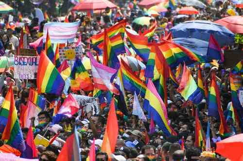 Arrancan tumultuaria marcha del Orgullo LGBT en la Ciudad de México